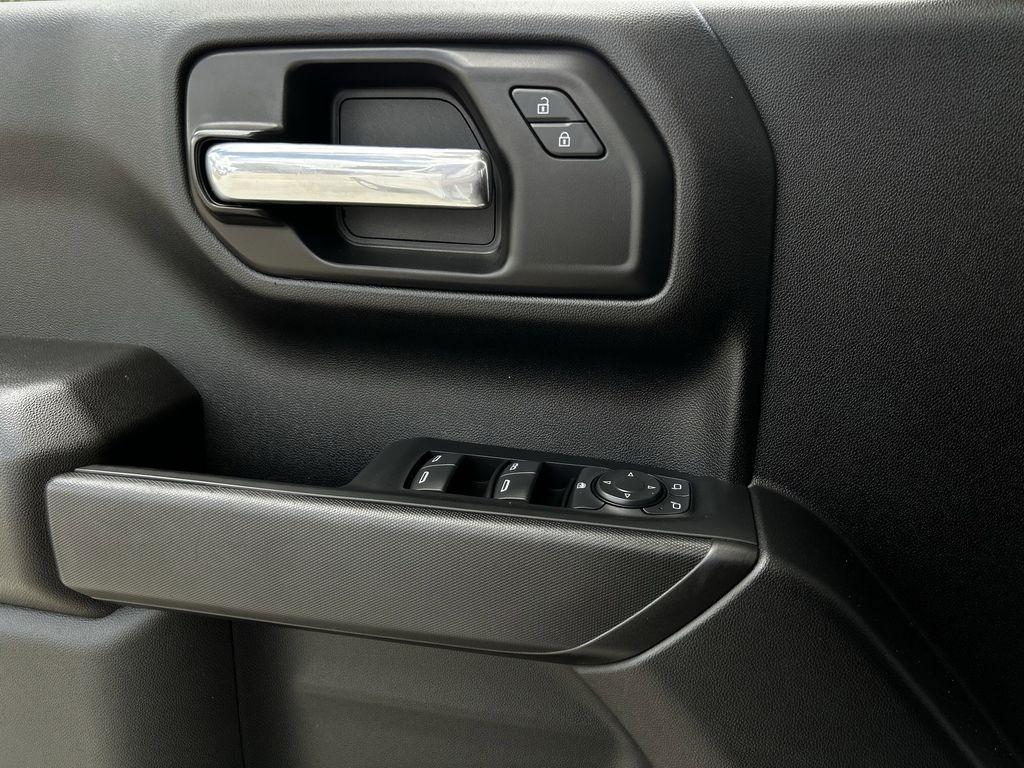 Chevrolet Silverado 1500 Custom Crew Cab 2WD 2024
