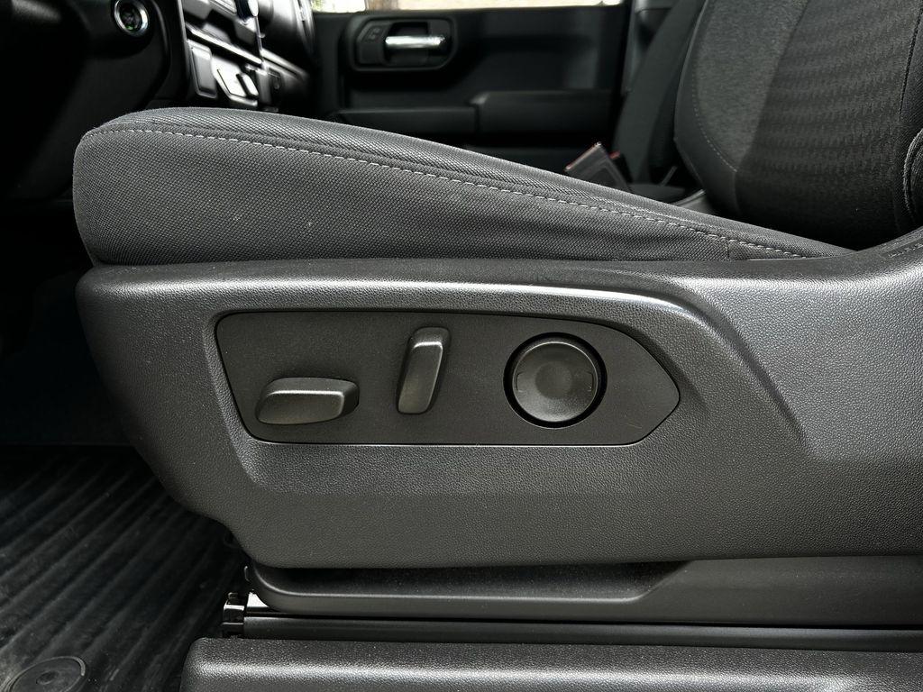 Chevrolet Silverado 1500 Custom Crew Cab 2WD 2024