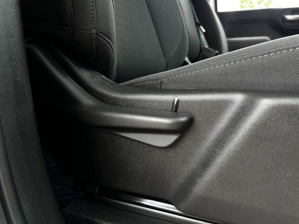 Chevrolet Silverado 1500 Custom Crew Cab 2WD 2024