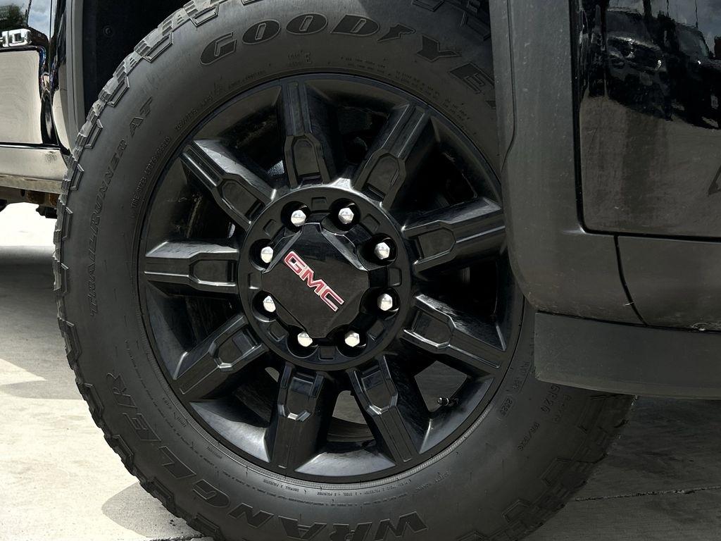 GMC Sierra 2500HD AT4 Crew Cab 4WD 2025