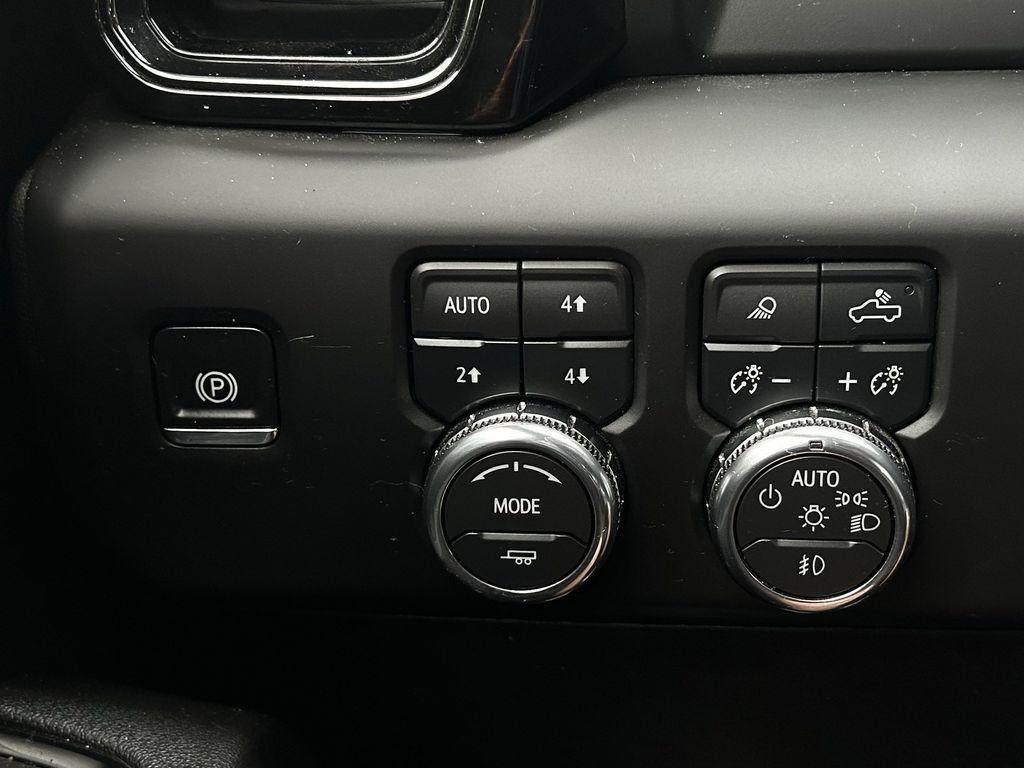 GMC Sierra 2500HD AT4 Crew Cab 4WD 2025