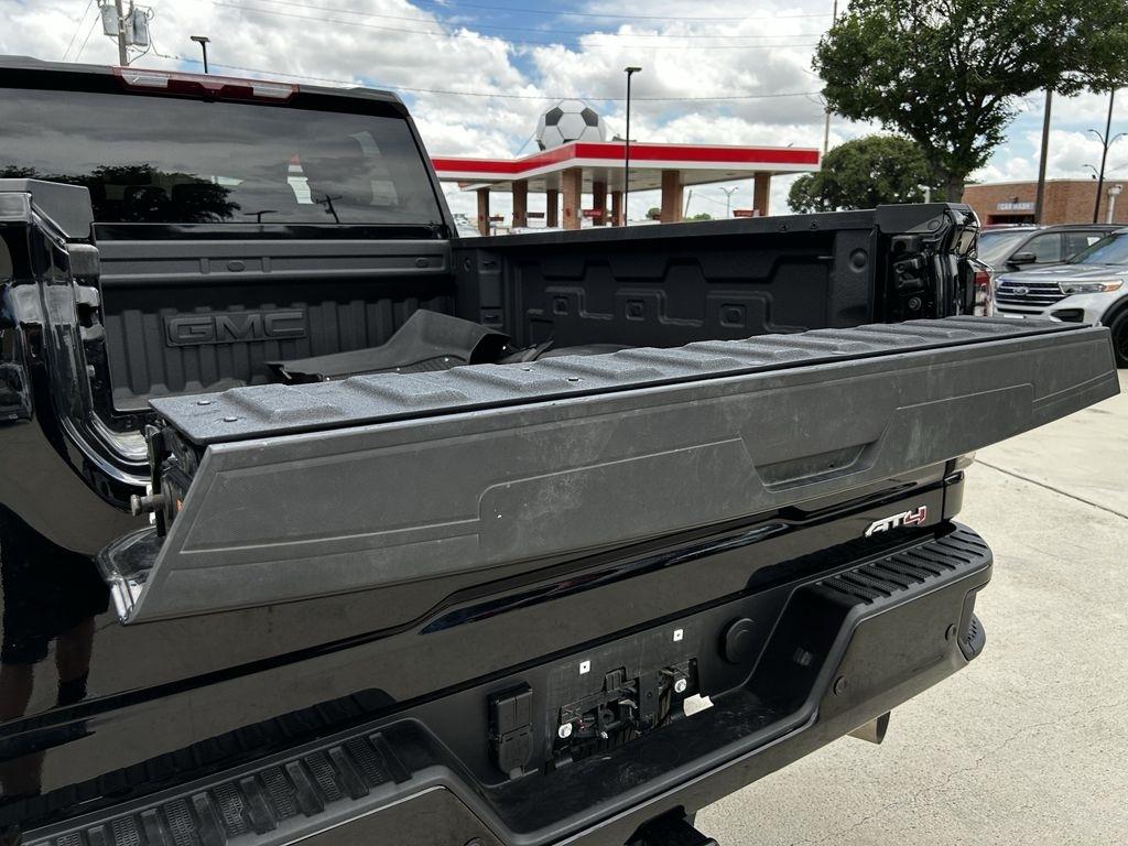 GMC Sierra 2500HD AT4 Crew Cab 4WD 2025