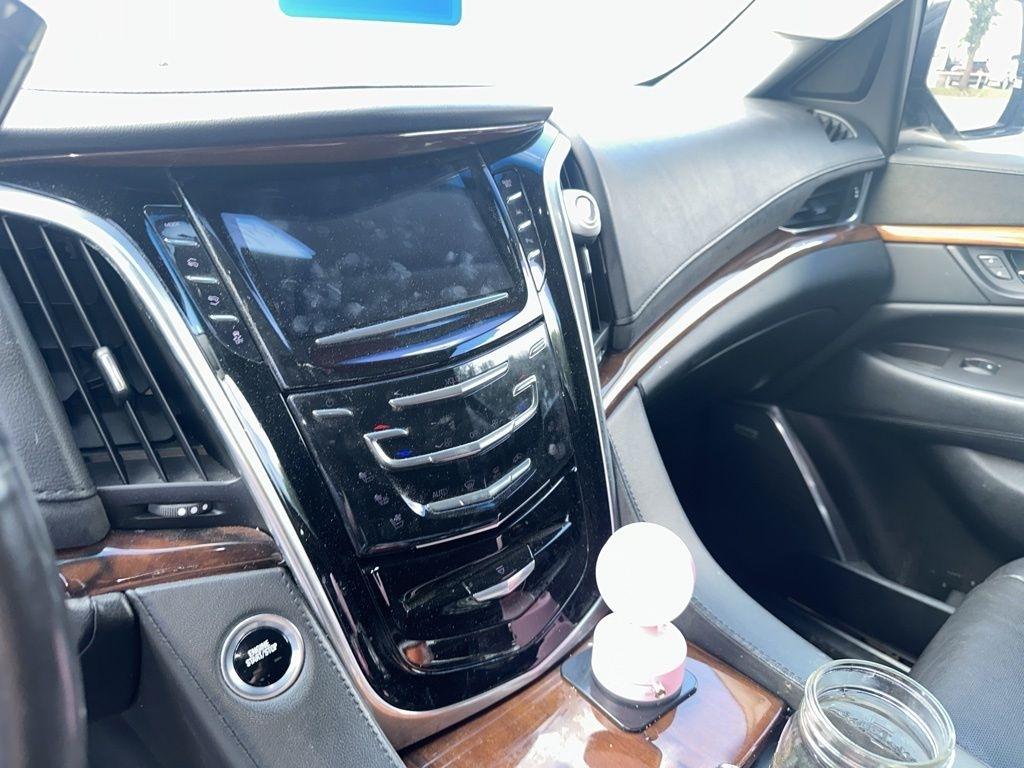 Cadillac Escalade ESV 2WD Standard 2016