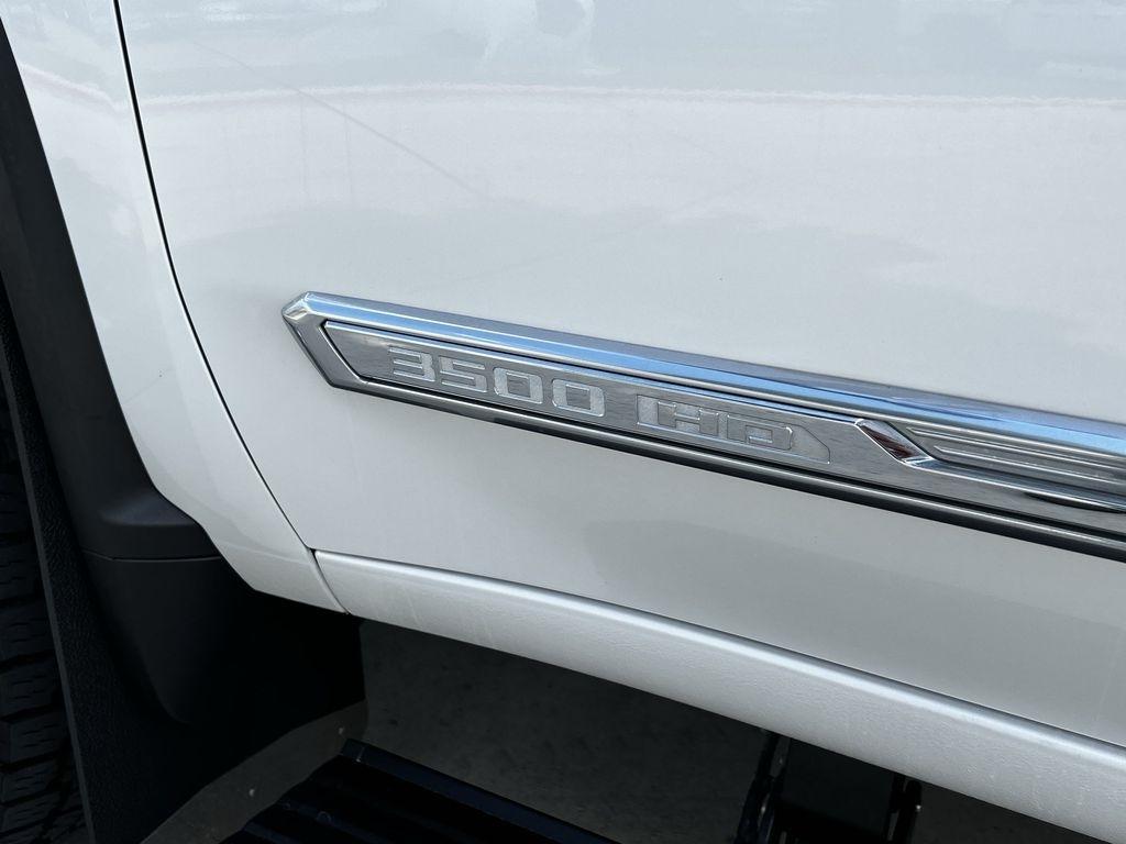 Chevrolet Silverado 3500HD High Country Crew Cab 4WD 2024