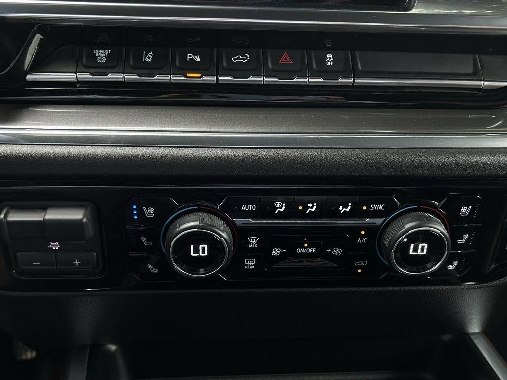 Chevrolet Silverado 3500HD High Country Crew Cab 4WD 2024
