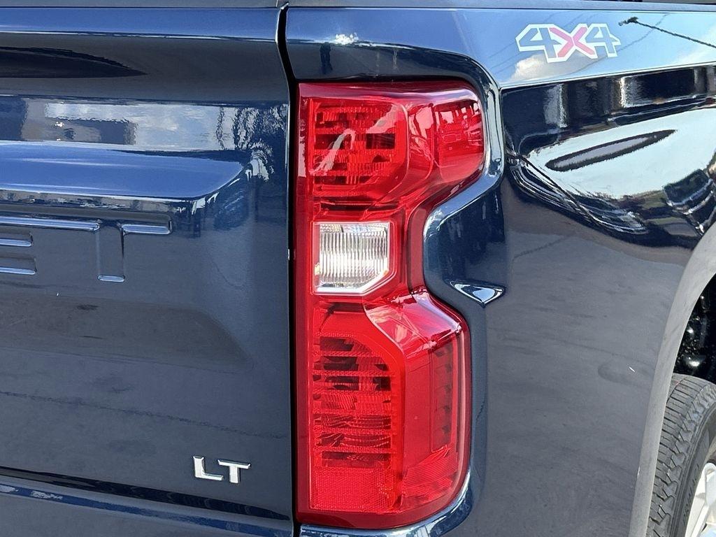 Chevrolet Silverado 1500 LT-L Crew Cab 4WD 2023