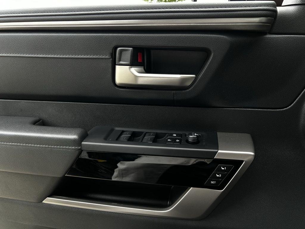 Toyota Tundra Limited CrewMax 4WD 2025