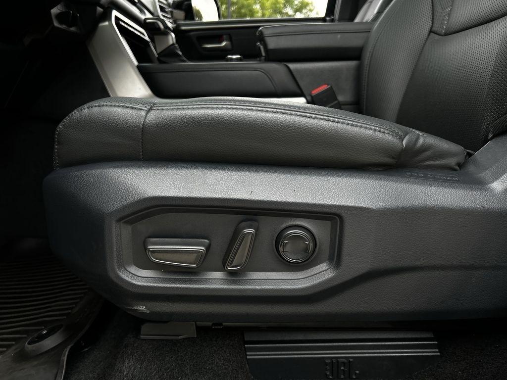 Toyota Tundra Limited CrewMax 4WD 2025