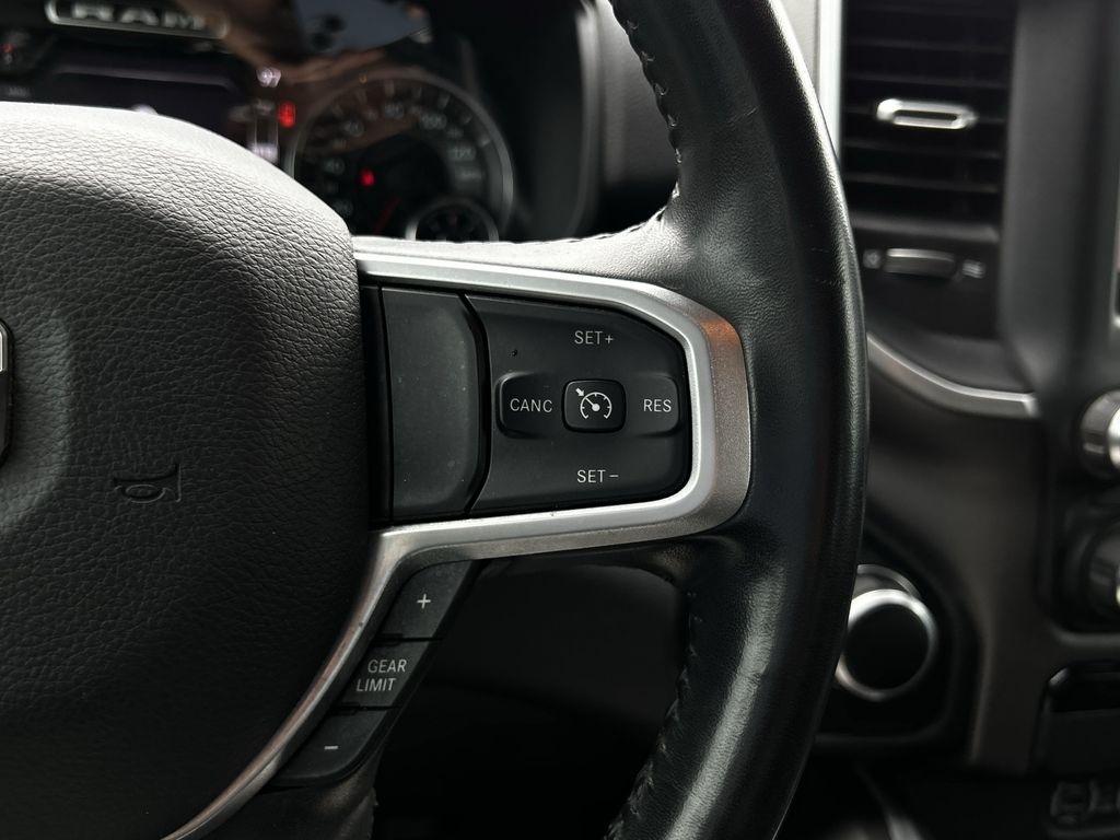 RAM 1500 Big Horn Crew Cab SWB 4WD 2022