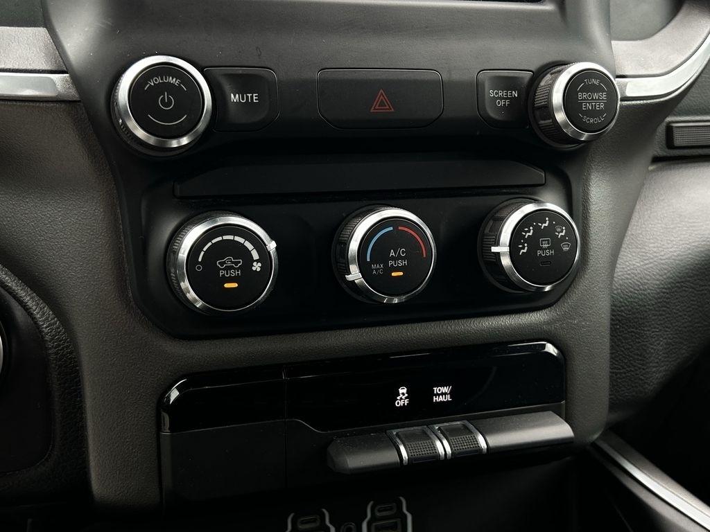 RAM 1500 Big Horn Crew Cab SWB 4WD 2022