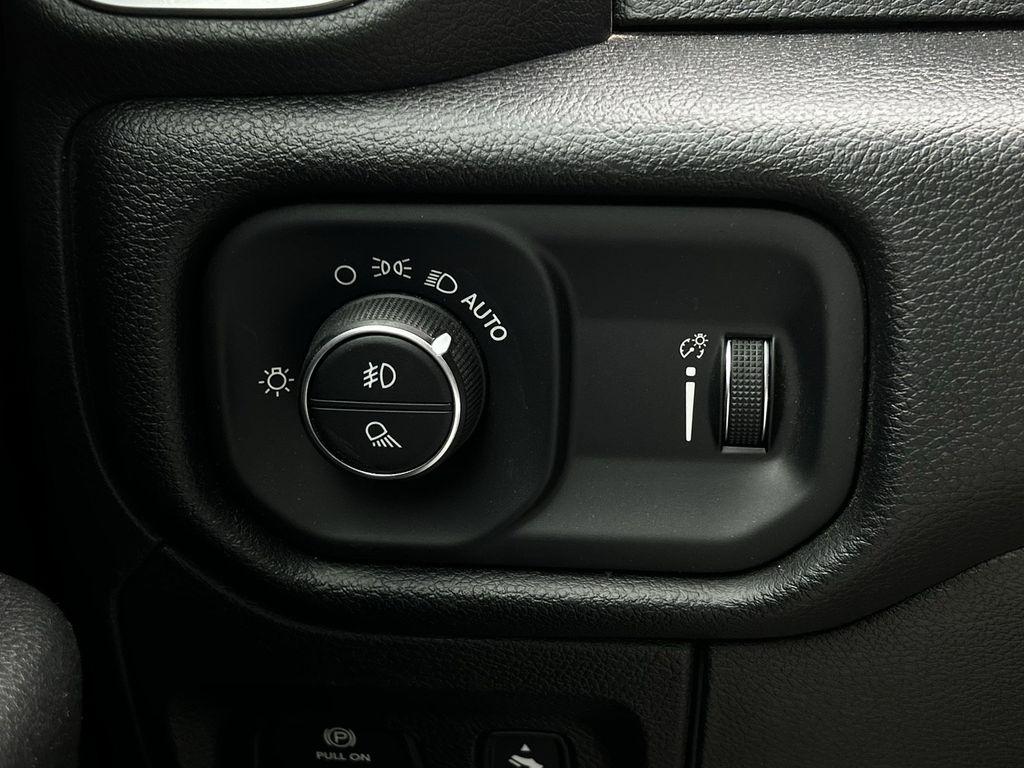 RAM 1500 Big Horn Crew Cab SWB 4WD 2022