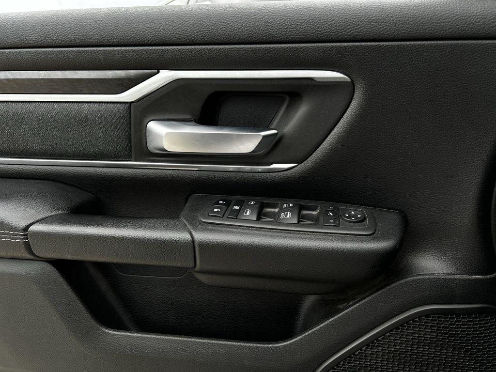 RAM 1500 Big Horn Crew Cab SWB 4WD 2022