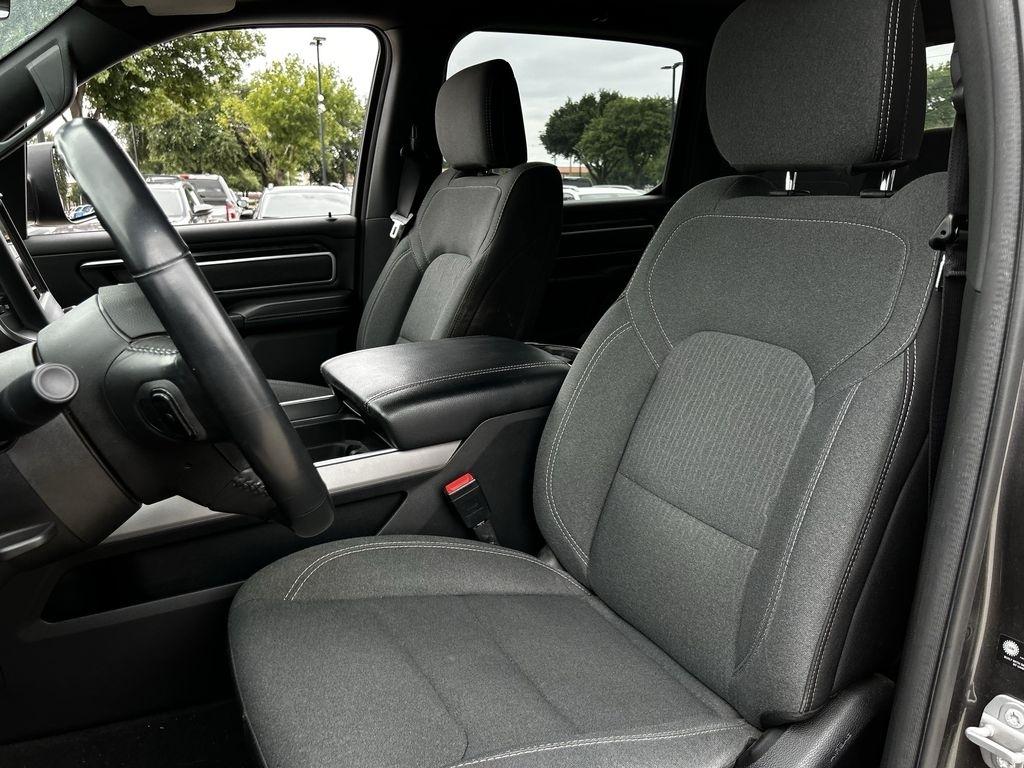 RAM 1500 Big Horn Crew Cab SWB 4WD 2022