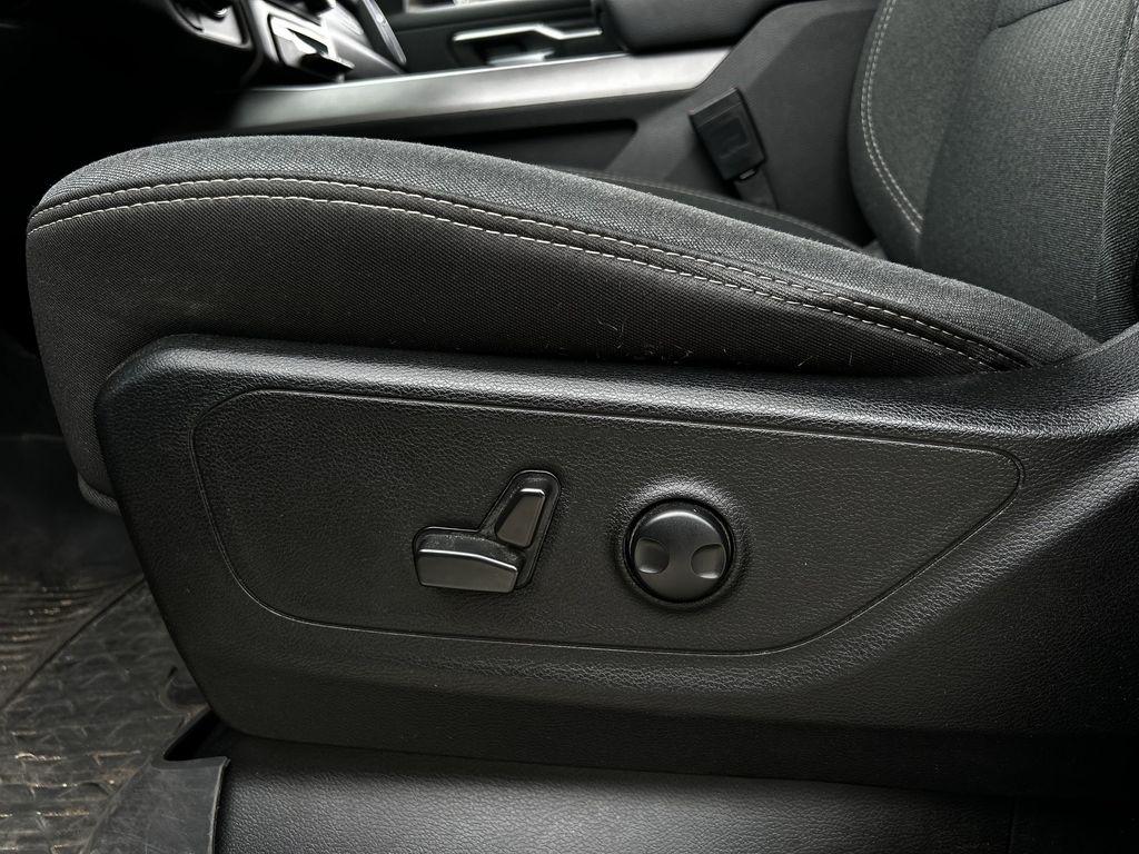 RAM 1500 Big Horn Crew Cab SWB 4WD 2022