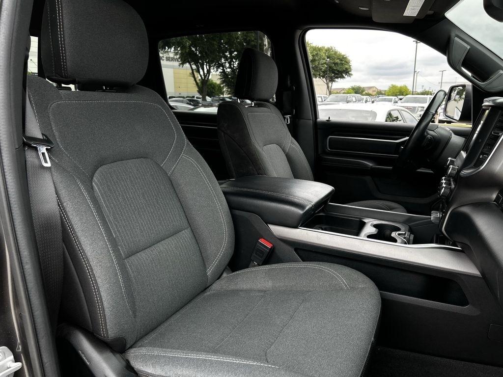 RAM 1500 Big Horn Crew Cab SWB 4WD 2022