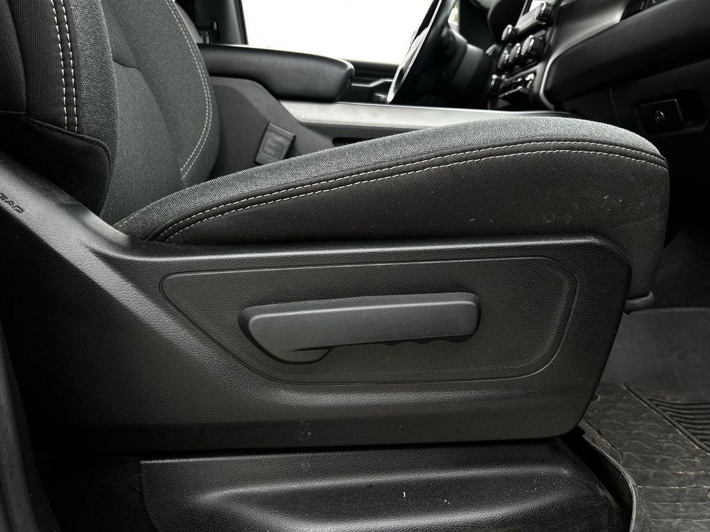 RAM 1500 Big Horn Crew Cab SWB 4WD 2022