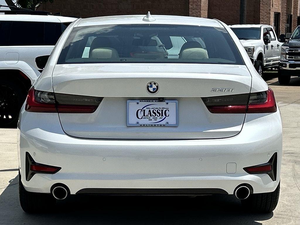 BMW 3-Series 330i 2022