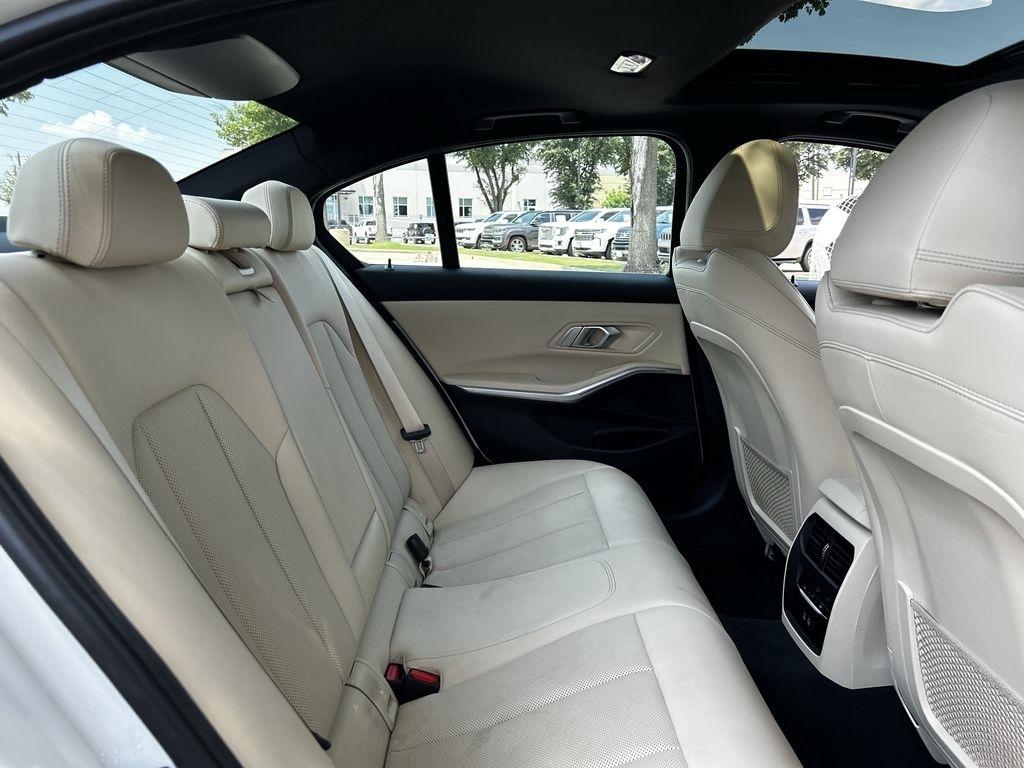 BMW 3-Series 330i 2022