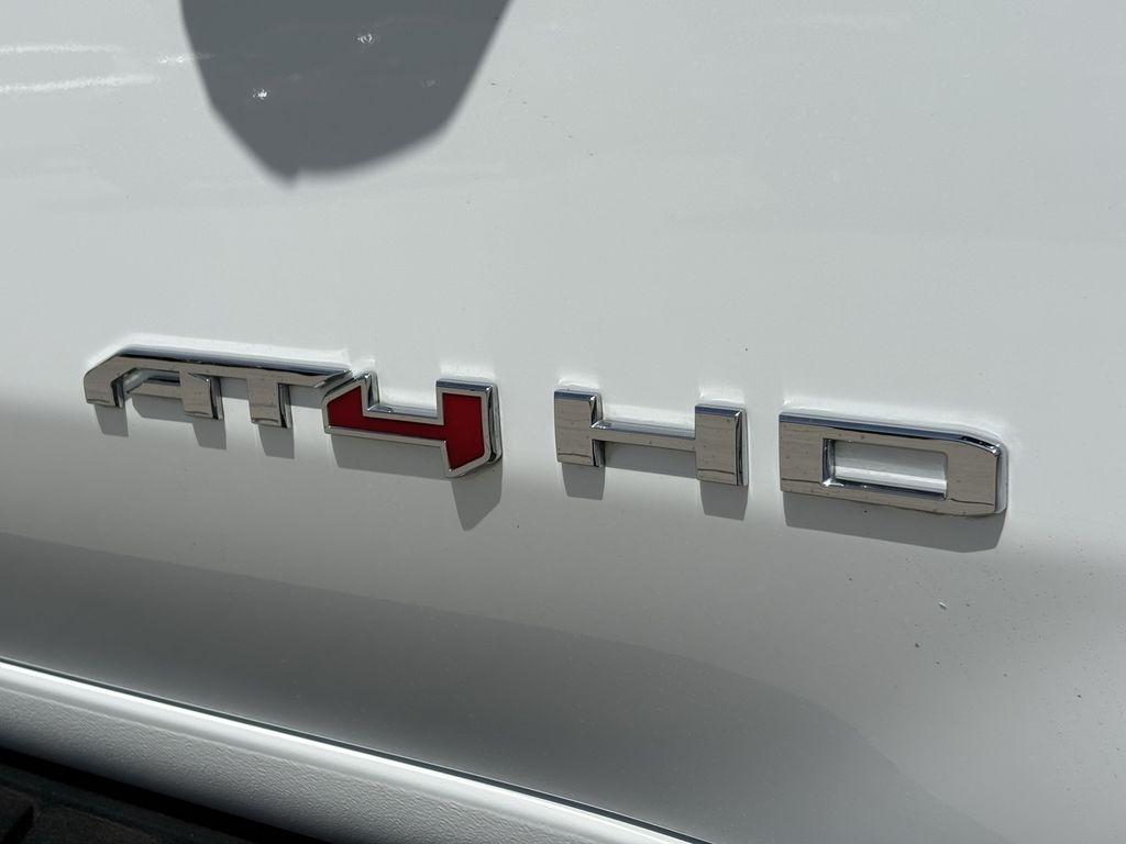 GMC Sierra 2500HD AT4 Crew Cab 4WD 2026