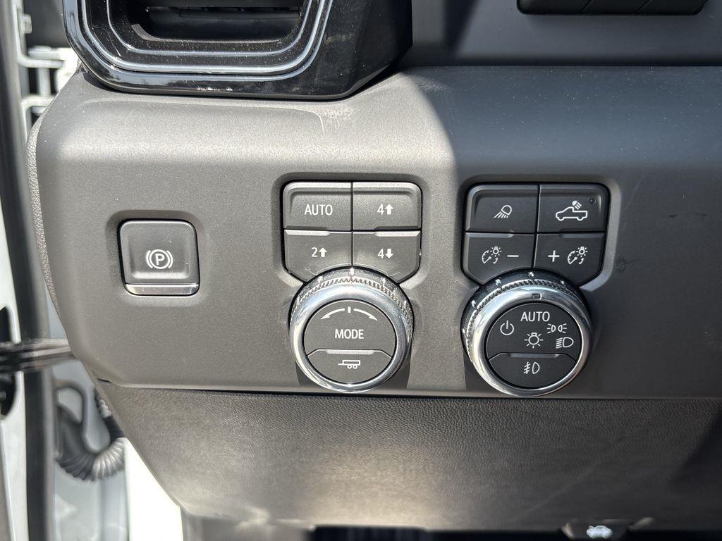 GMC Sierra 2500HD AT4 Crew Cab 4WD 2026