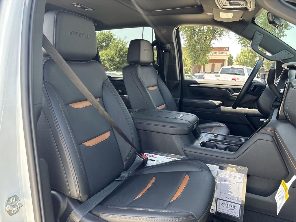 GMC Sierra 2500HD AT4 Crew Cab 4WD 2026