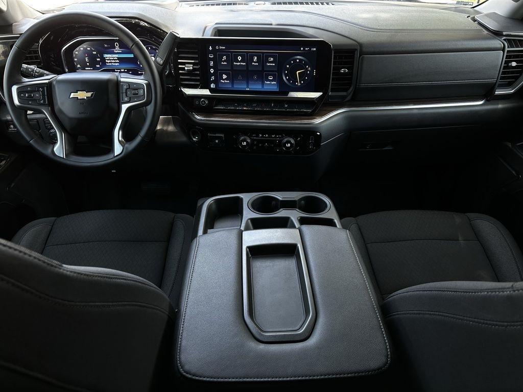Chevrolet Silverado 1500 LT Crew Cab 2WD 2025