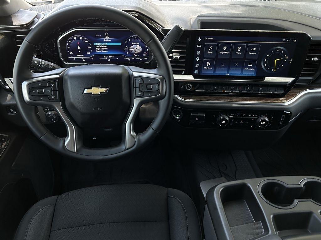 Chevrolet Silverado 1500 LT Crew Cab 2WD 2025