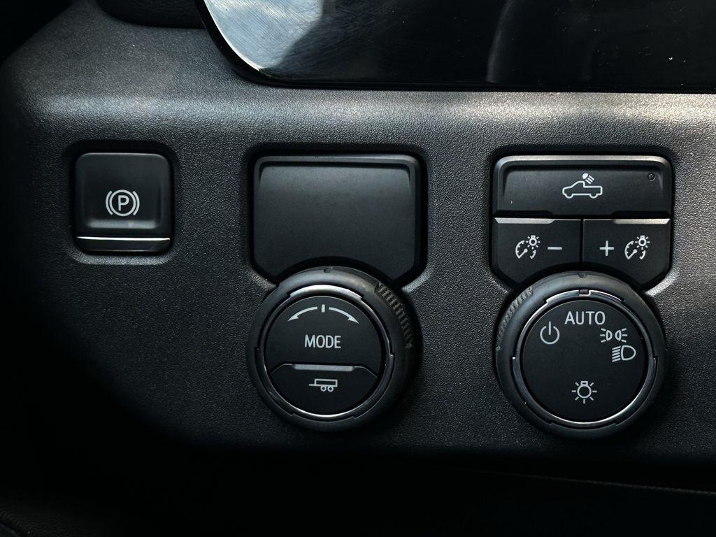Chevrolet Silverado 1500 LT Crew Cab 2WD 2025