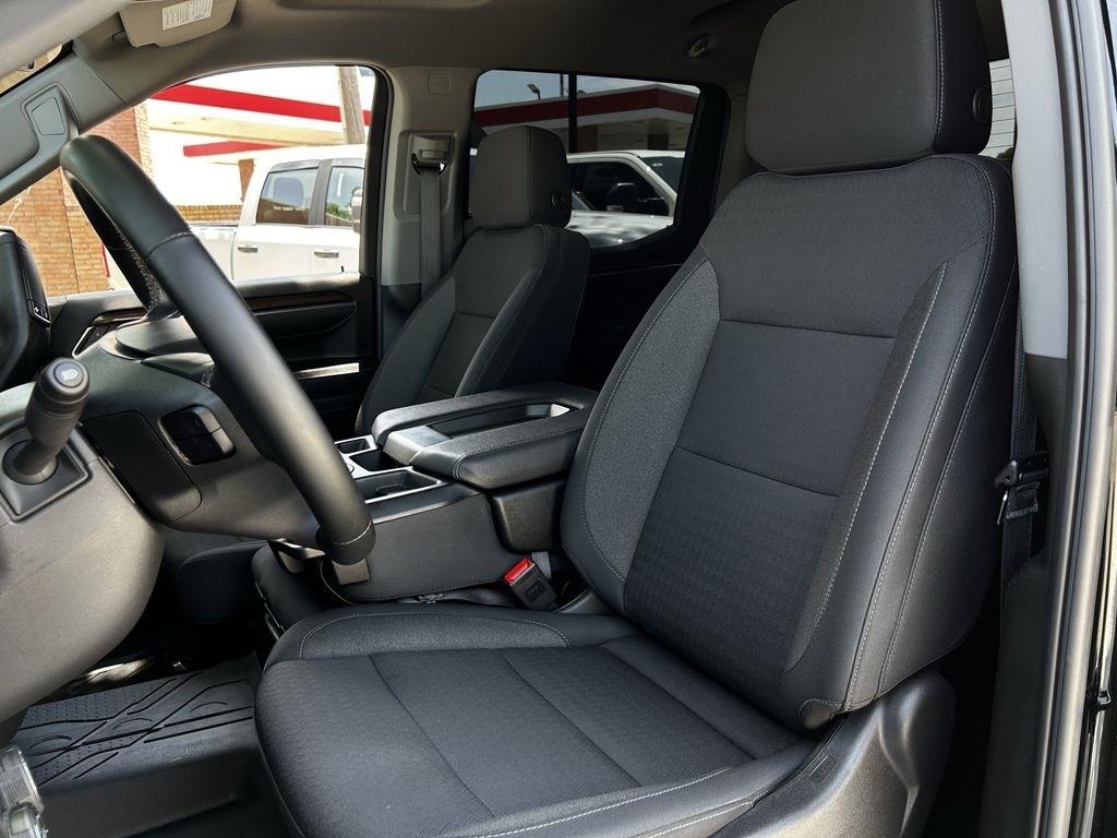 Chevrolet Silverado 1500 LT Crew Cab 2WD 2025