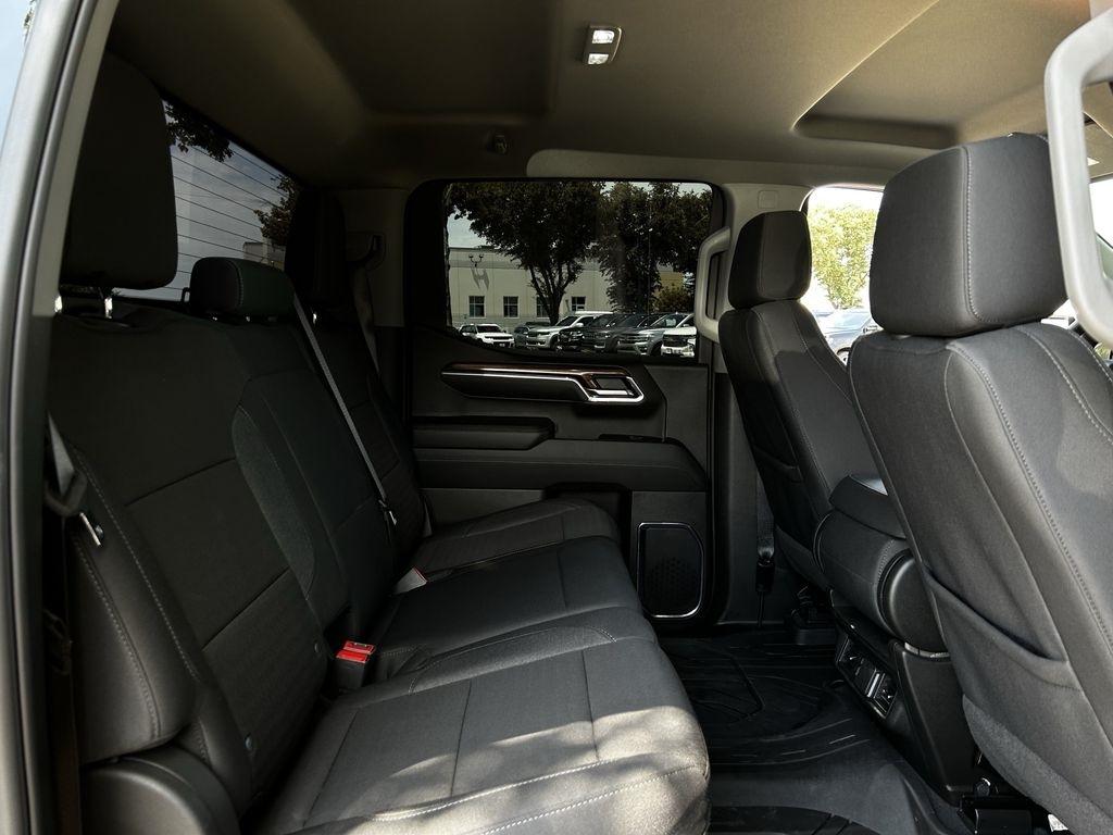 Chevrolet Silverado 1500 LT Crew Cab 2WD 2025