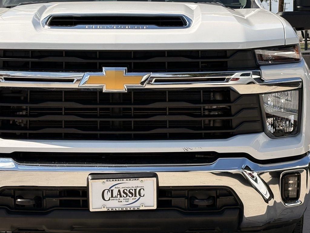 Chevrolet Silverado 2500HD LT Crew Cab Long Box 4WD 2025