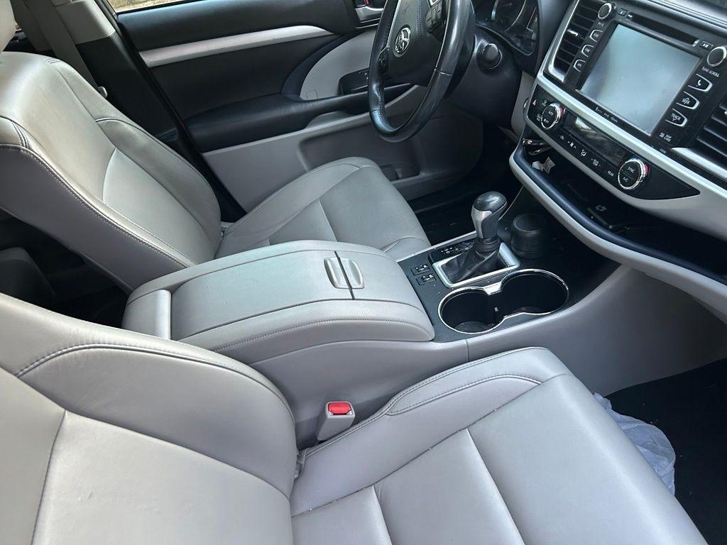 Toyota Highlander XLE FWD V6 2019