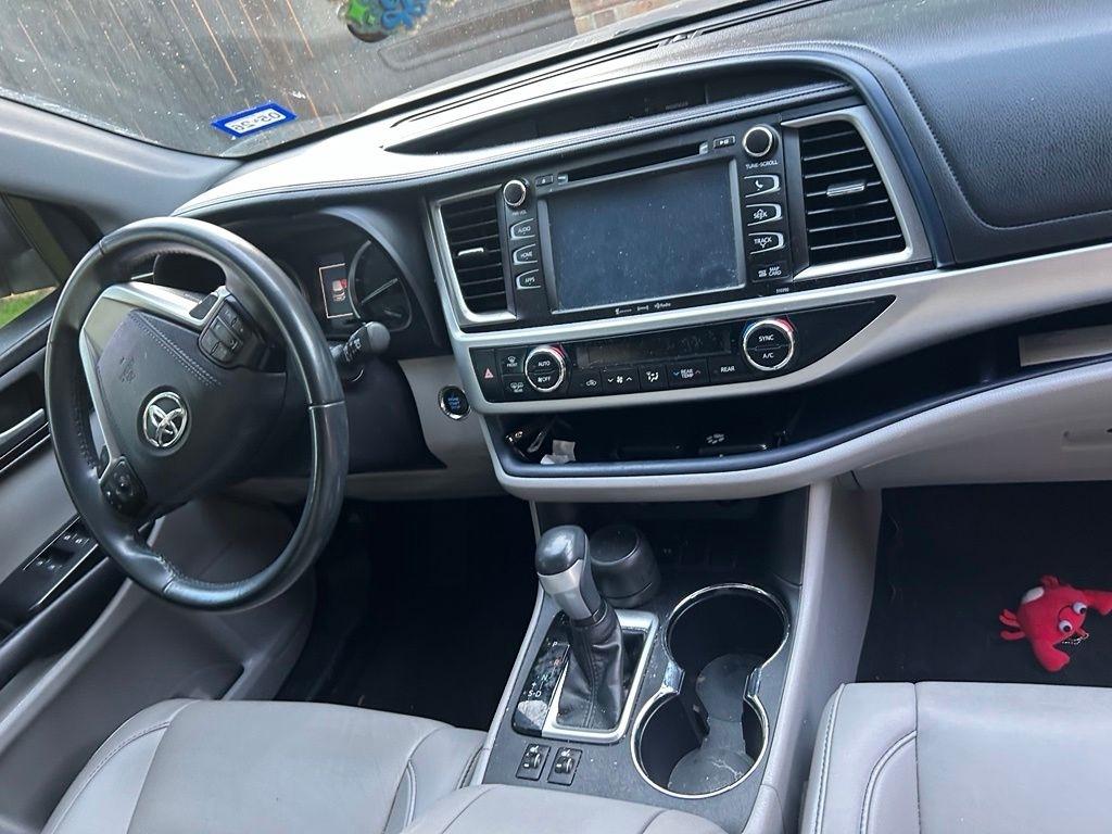Toyota Highlander XLE FWD V6 2019