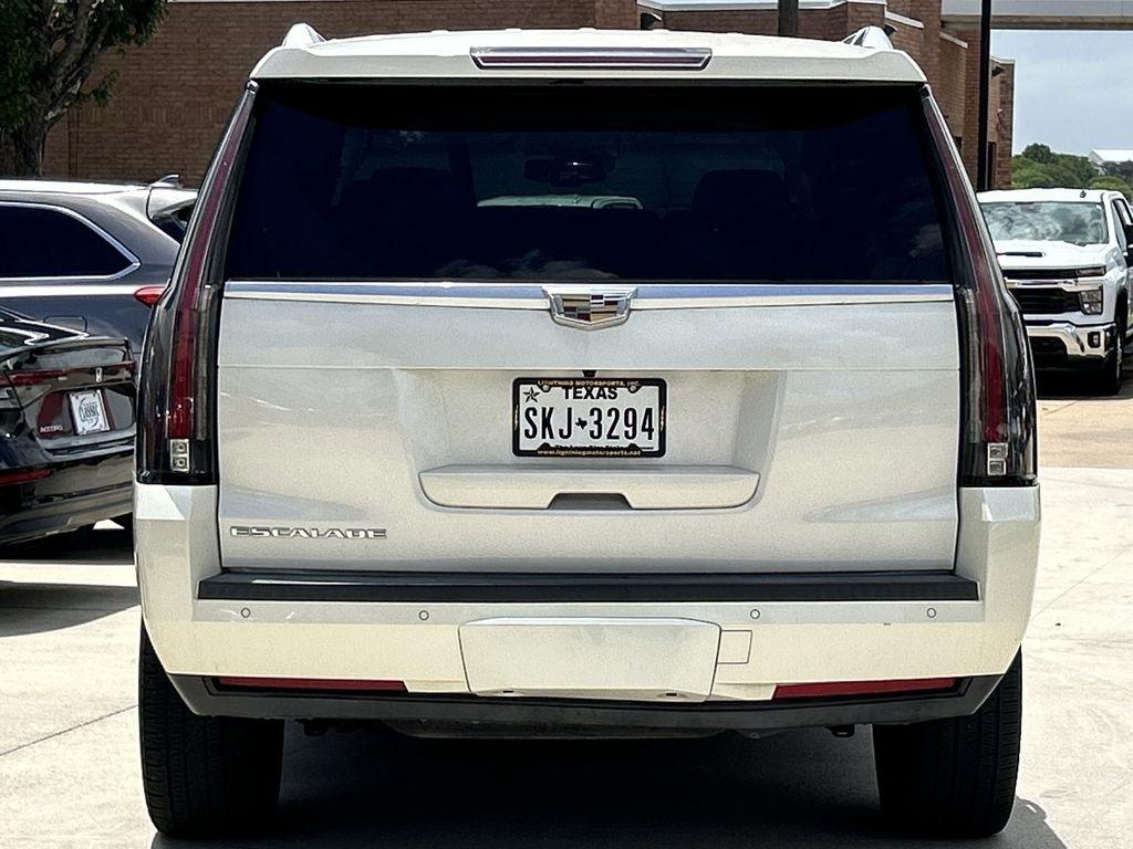 Cadillac Escalade Luxury 2WD 2015
