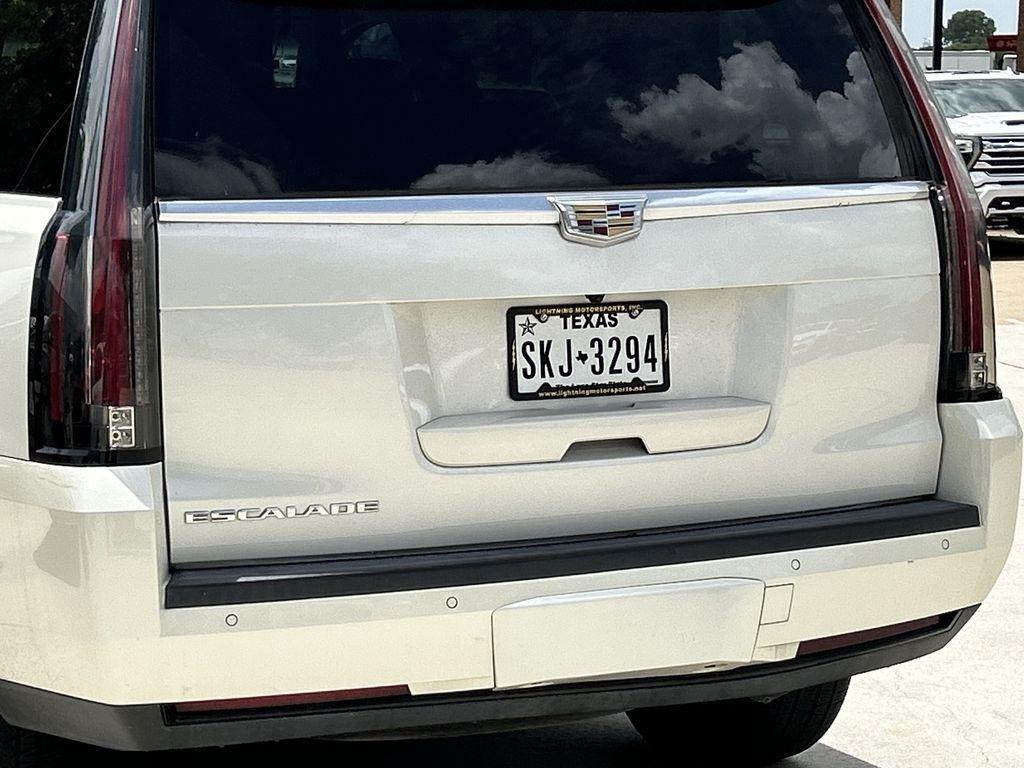 Cadillac Escalade Luxury 2WD 2015