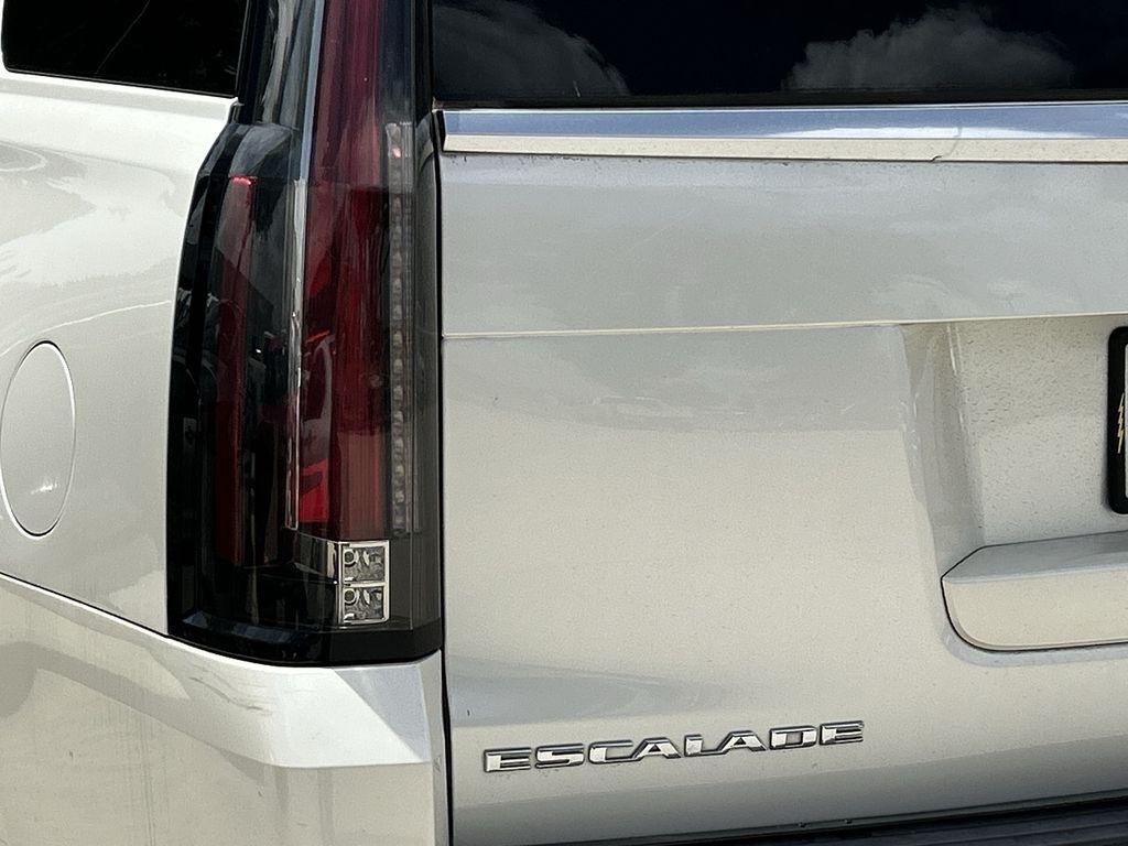 Cadillac Escalade Luxury 2WD 2015