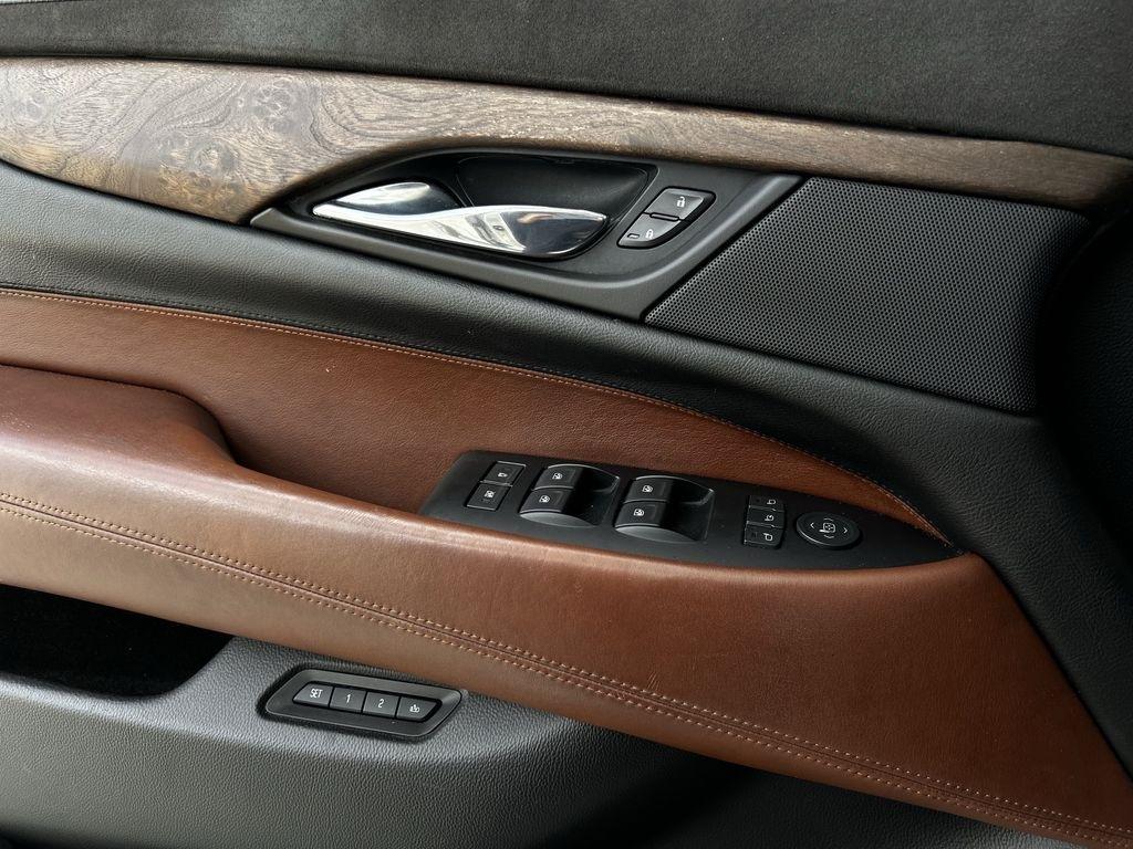 Cadillac Escalade Luxury 2WD 2015