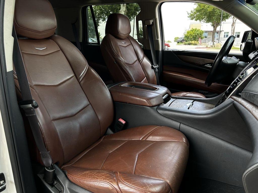 Cadillac Escalade Luxury 2WD 2015