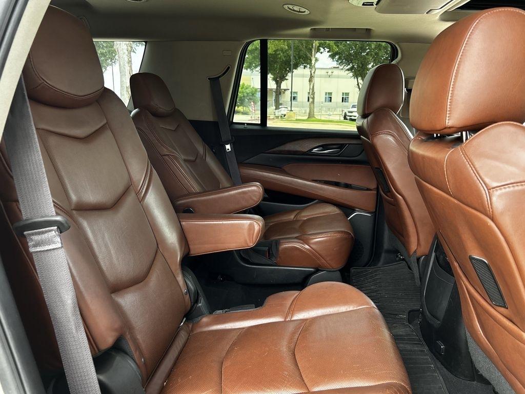 Cadillac Escalade Luxury 2WD 2015