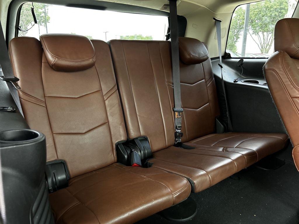 Cadillac Escalade Luxury 2WD 2015