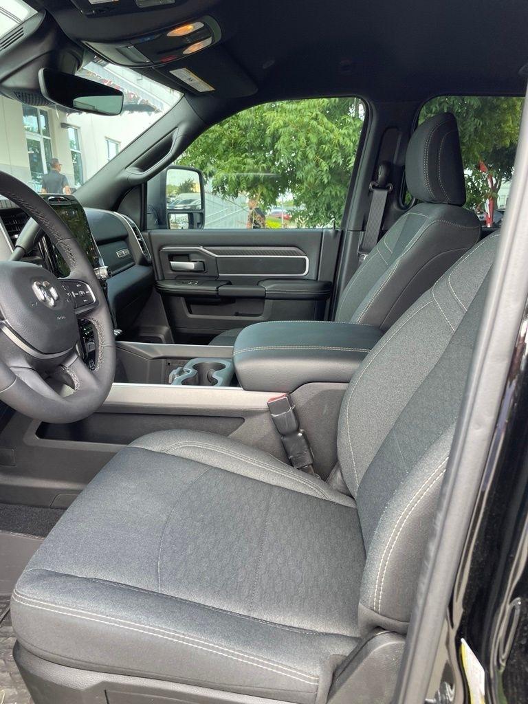 RAM 2500 Tradesman Crew Cab SWB 4WD 2026