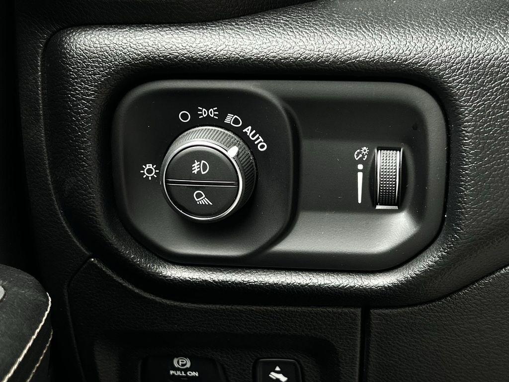 RAM 1500 Rebel Crew Cab SB 4WD 2021