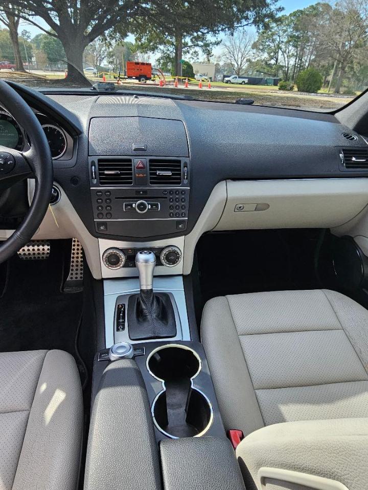 Mercedes-Benz C-Class C300 4MATIC Luxury Sedan 2011