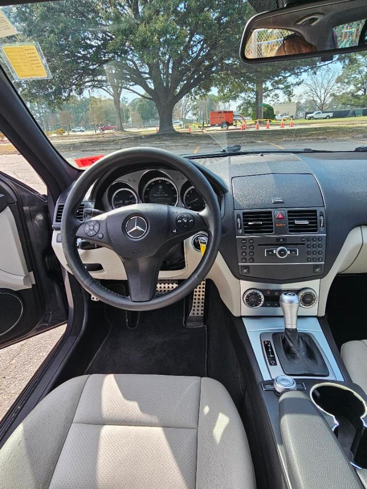 Mercedes-Benz C-Class C300 4MATIC Luxury Sedan 2011