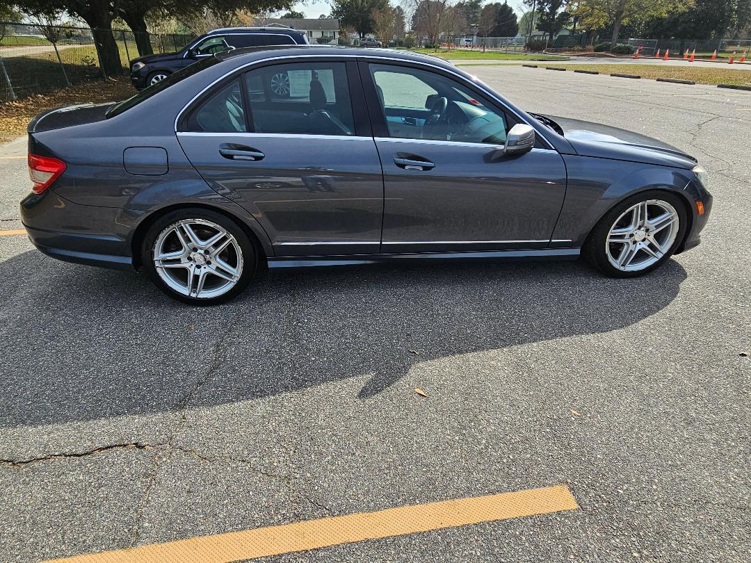 Mercedes-Benz C-Class C300 4MATIC Luxury Sedan 2011