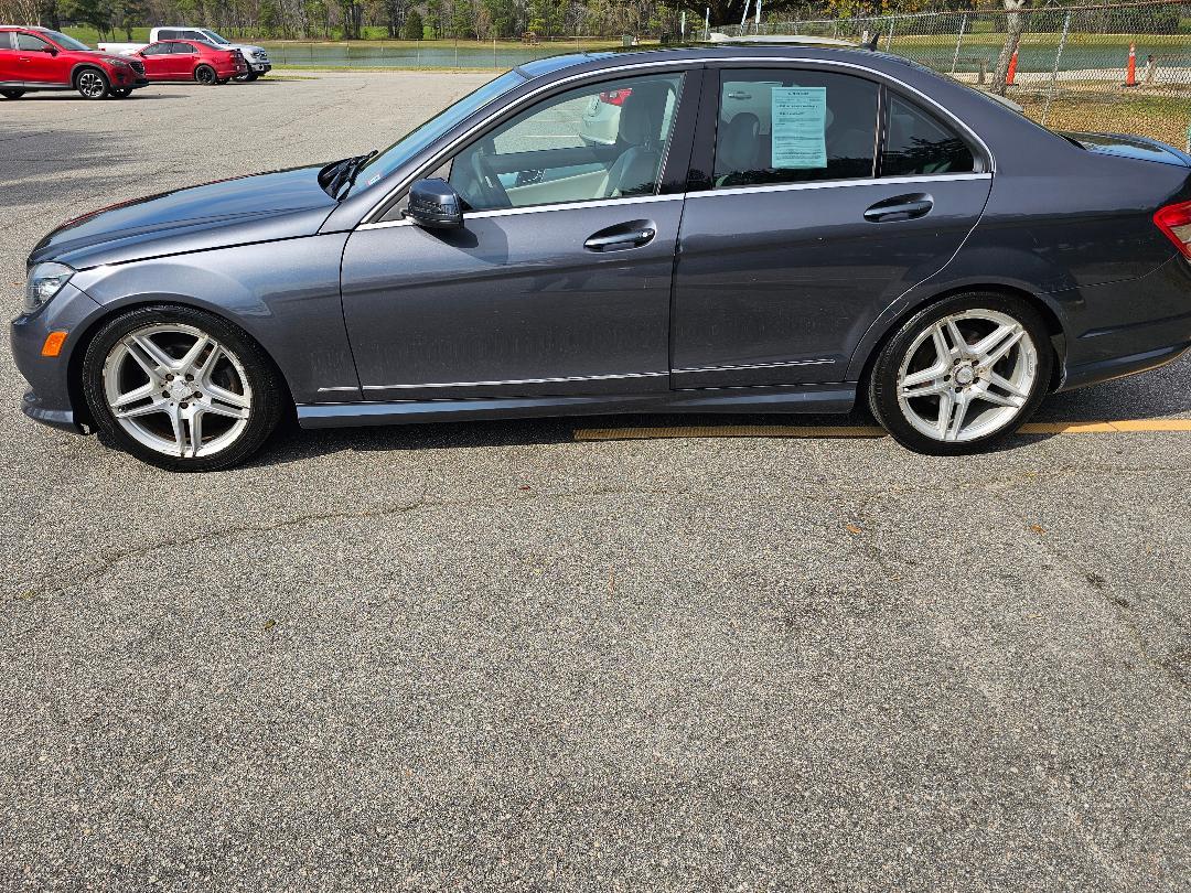 Mercedes-Benz C-Class C300 4MATIC Luxury Sedan 2011