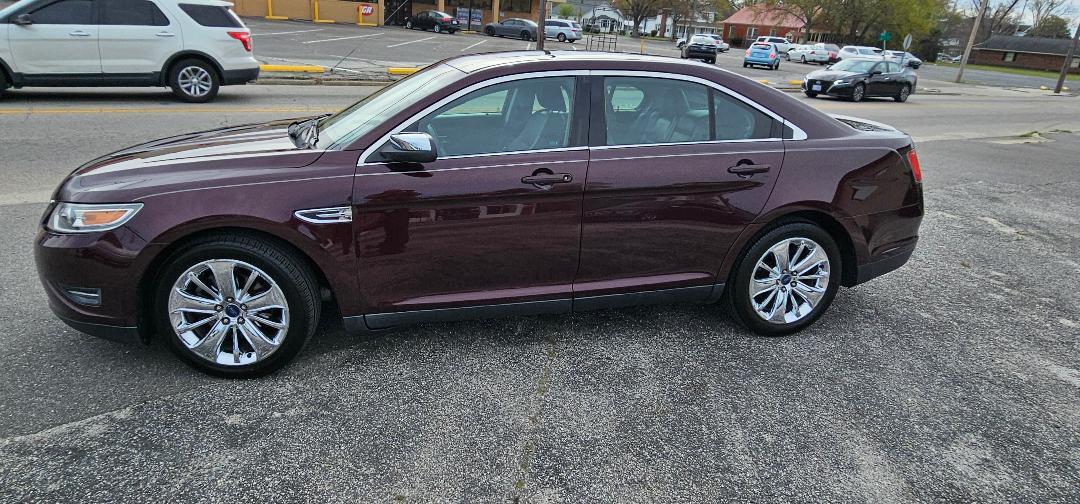 Ford Taurus Limited FWD 2011