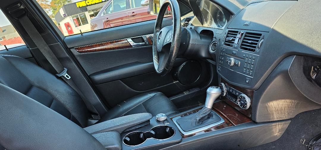 Mercedes-Benz C-Class C300 4MATIC Luxury Sedan 2009