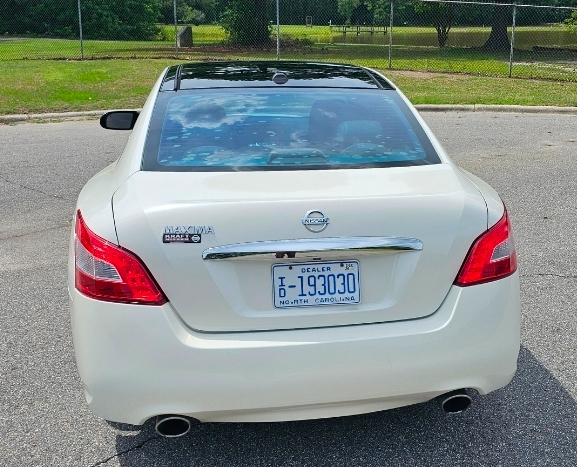 Nissan Maxima SV 2011