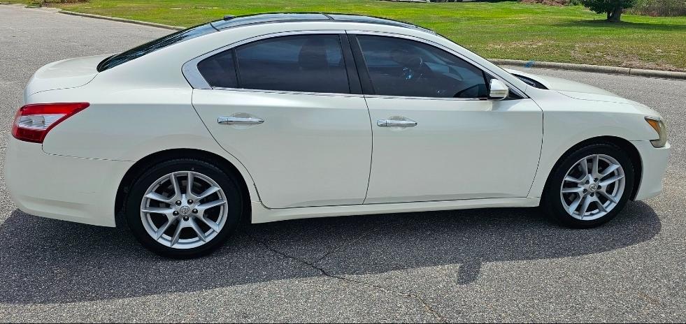 Nissan Maxima SV 2011